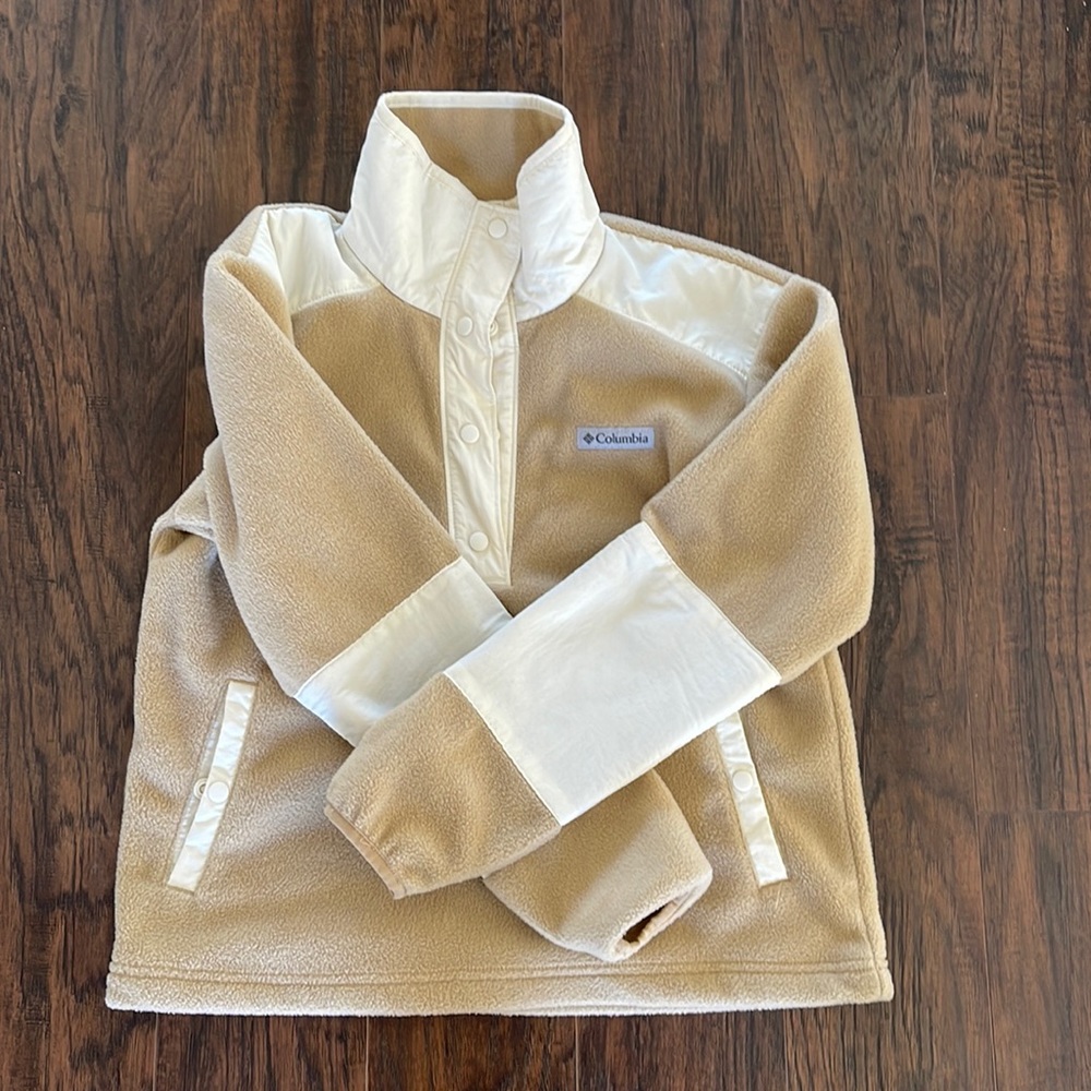 Columbia half snap fleece.
